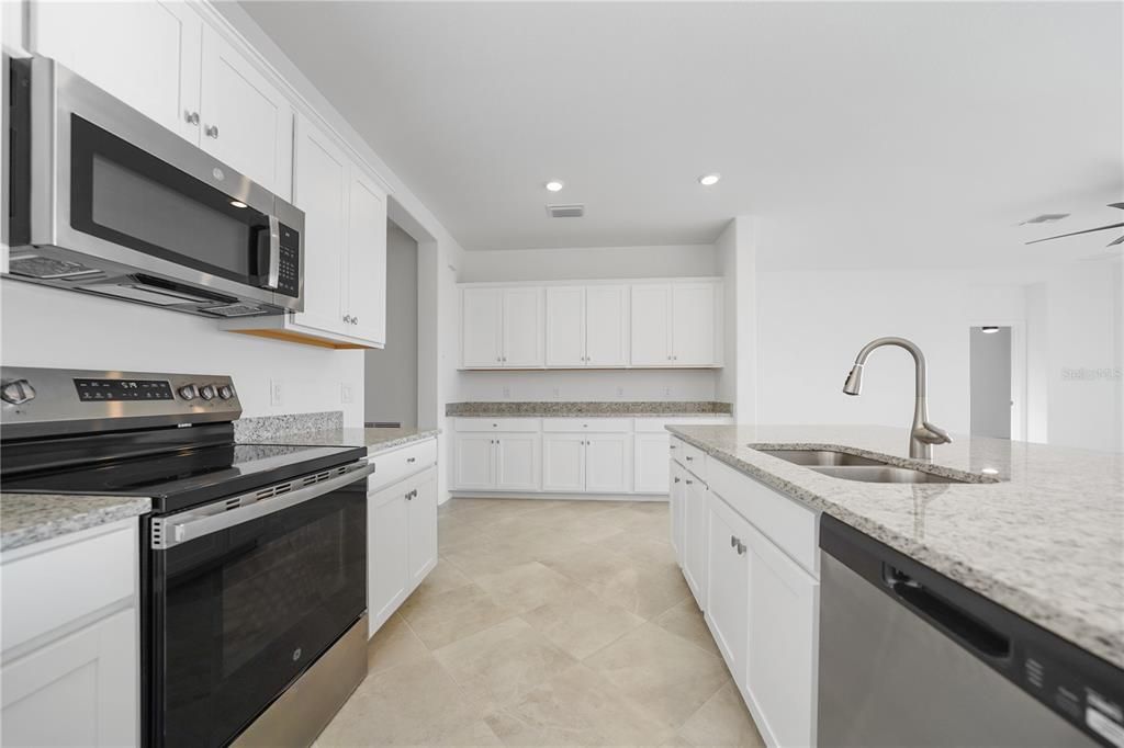 В аренду: $2,500 (3 спален, 3 ванн, 2201 Квадратных фут)