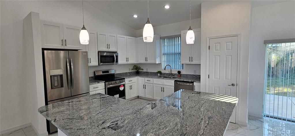 For Sale: $424,900 (3 beds, 2 baths, 1941 Square Feet)