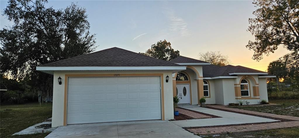 For Sale: $424,900 (3 beds, 2 baths, 1941 Square Feet)