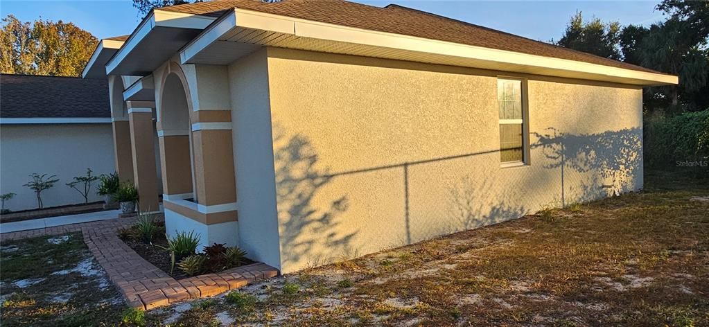 For Sale: $424,900 (3 beds, 2 baths, 1941 Square Feet)