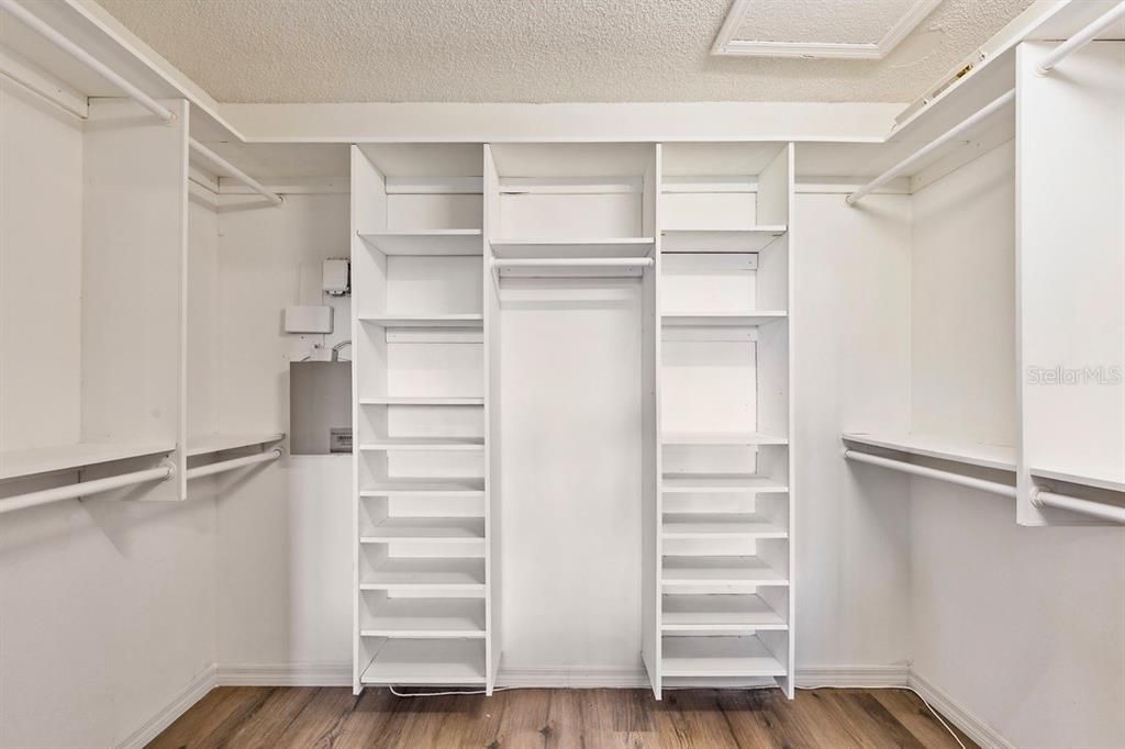 For Sale: $400,000 (3 beds, 2 baths, 1930 Square Feet)