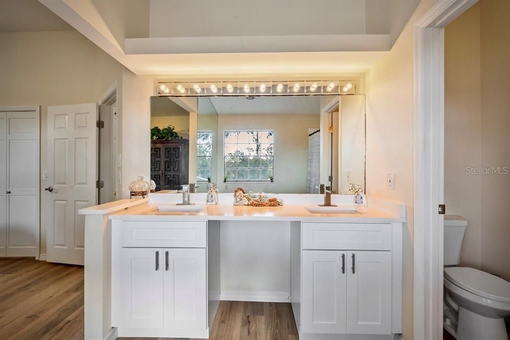 For Sale: $400,000 (3 beds, 2 baths, 1930 Square Feet)