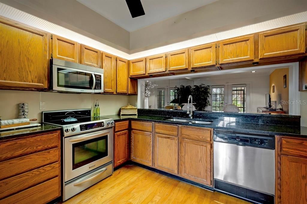 For Sale: $400,000 (3 beds, 2 baths, 1930 Square Feet)