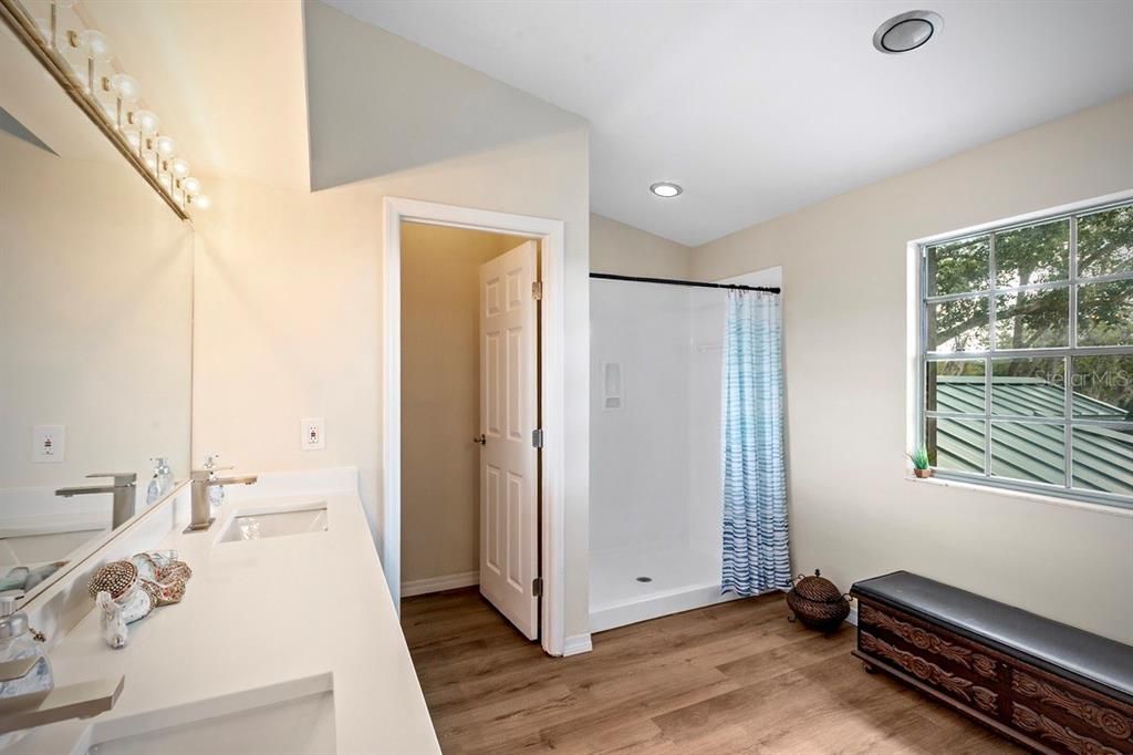 For Sale: $400,000 (3 beds, 2 baths, 1930 Square Feet)