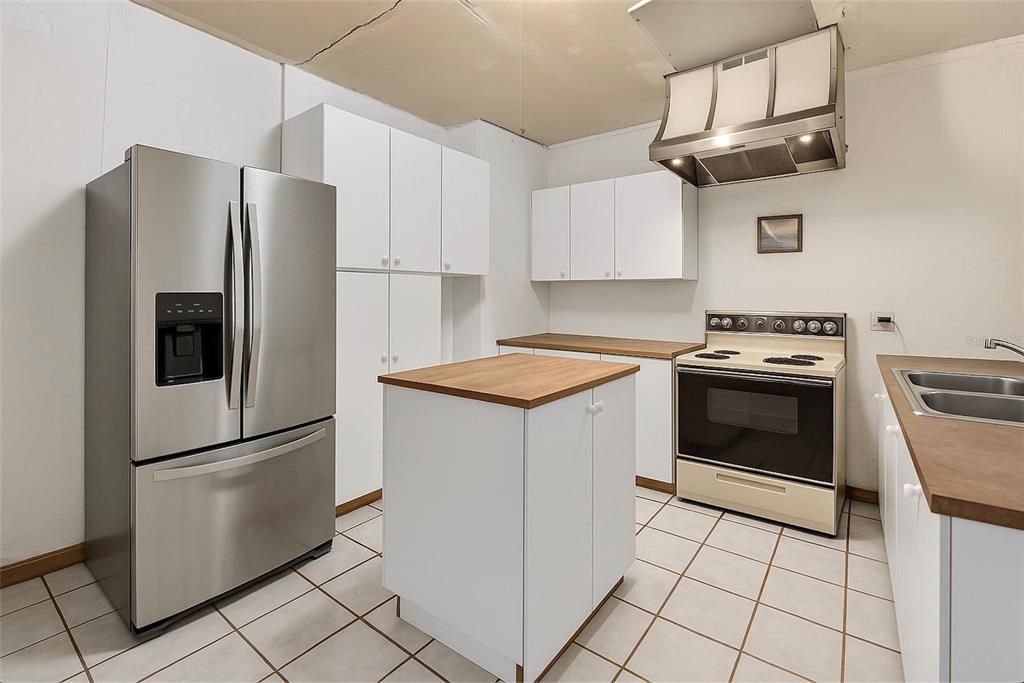 For Sale: $849,900 (6 beds, 3 baths, 3306 Square Feet)