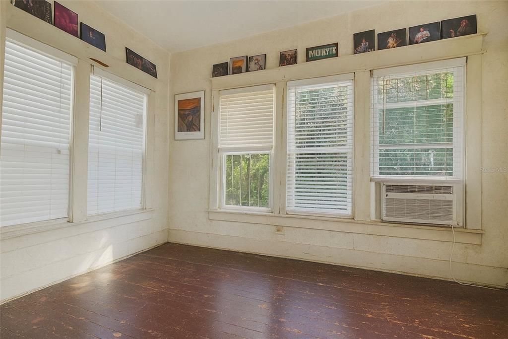 For Sale: $849,900 (6 beds, 3 baths, 3306 Square Feet)