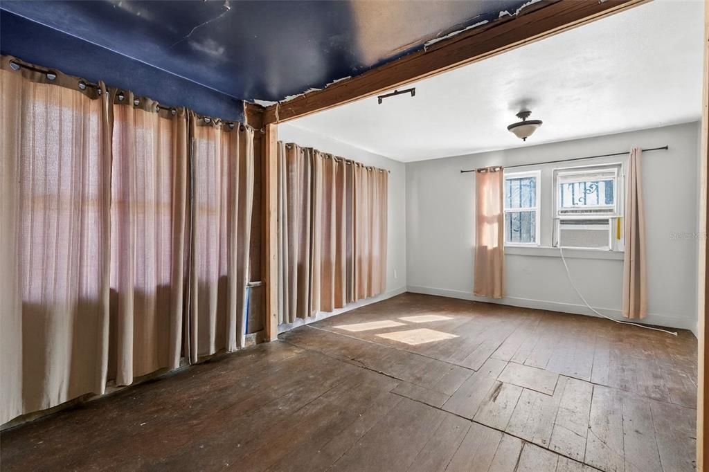 For Sale: $849,900 (6 beds, 3 baths, 3306 Square Feet)