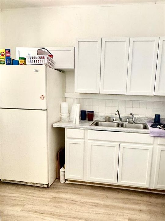 For Rent: $1,125 (1 beds, 1 baths, 14128 Square Feet)