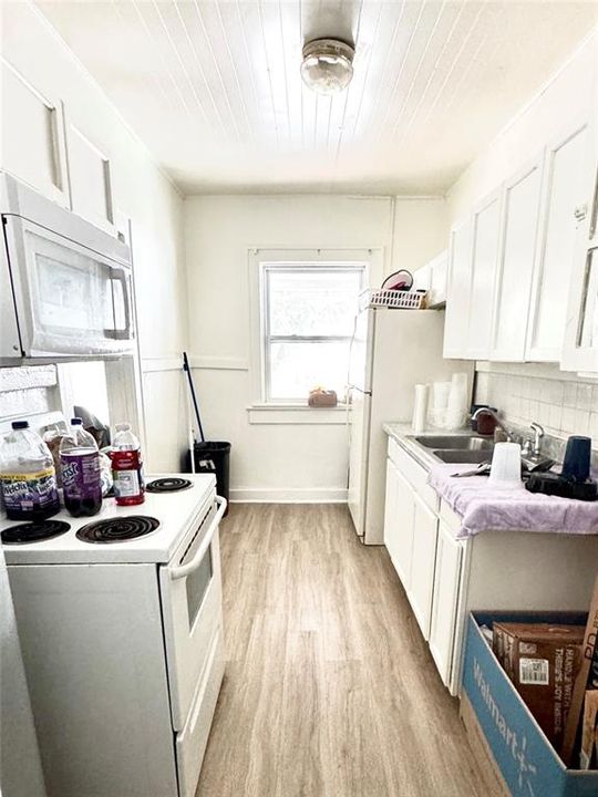 For Rent: $1,125 (1 beds, 1 baths, 14128 Square Feet)