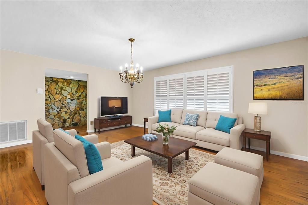 На продажу: $799,900 (4 спален, 2 ванн, 2169 Квадратных фут)