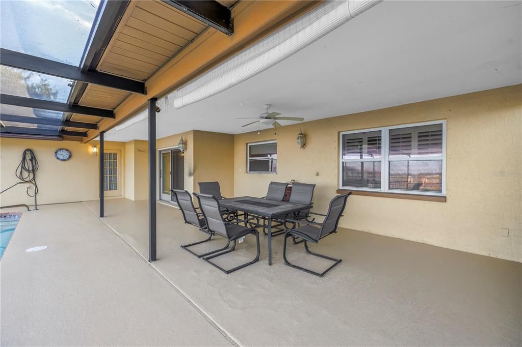 На продажу: $799,900 (4 спален, 2 ванн, 2169 Квадратных фут)