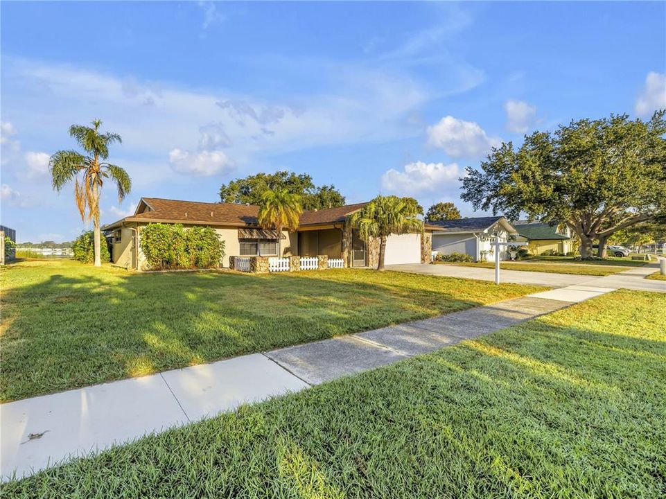 На продажу: $799,900 (4 спален, 2 ванн, 2169 Квадратных фут)