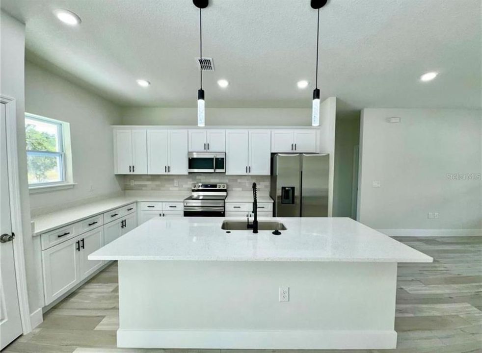 For Sale: $270,000 (3 beds, 2 baths, 1529 Square Feet)