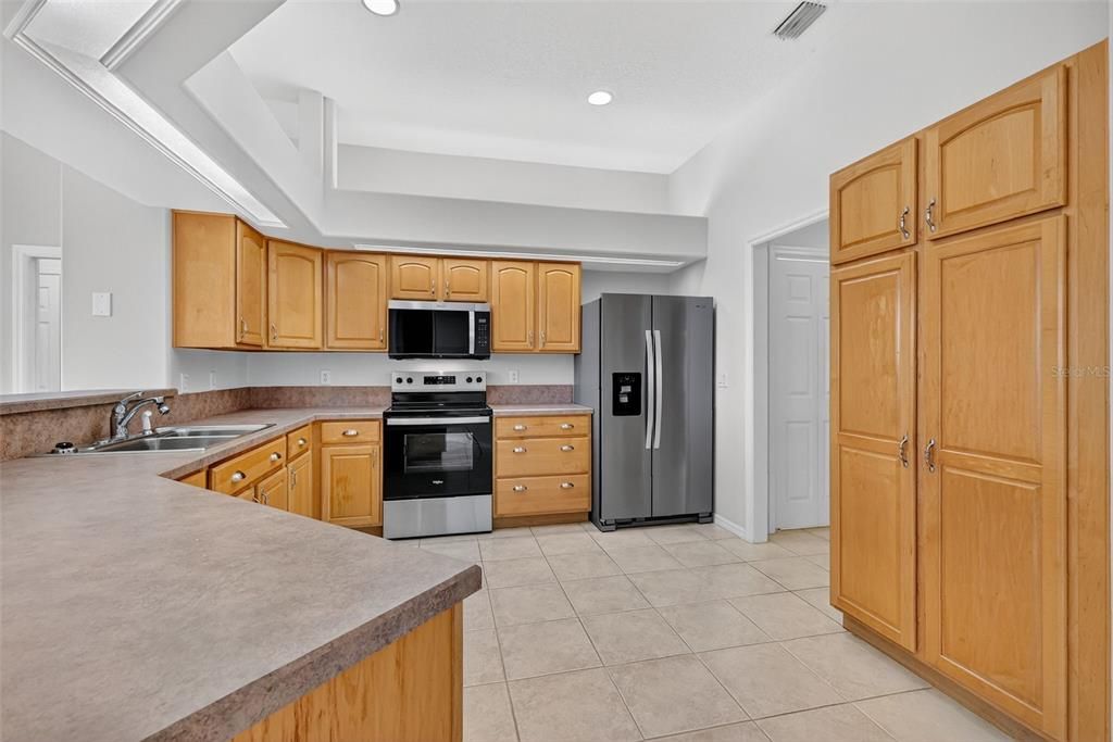 For Sale: $375,000 (3 beds, 2 baths, 2066 Square Feet)