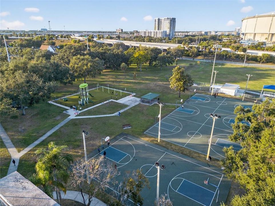 En Venta: $849,900 (0.38 acres)