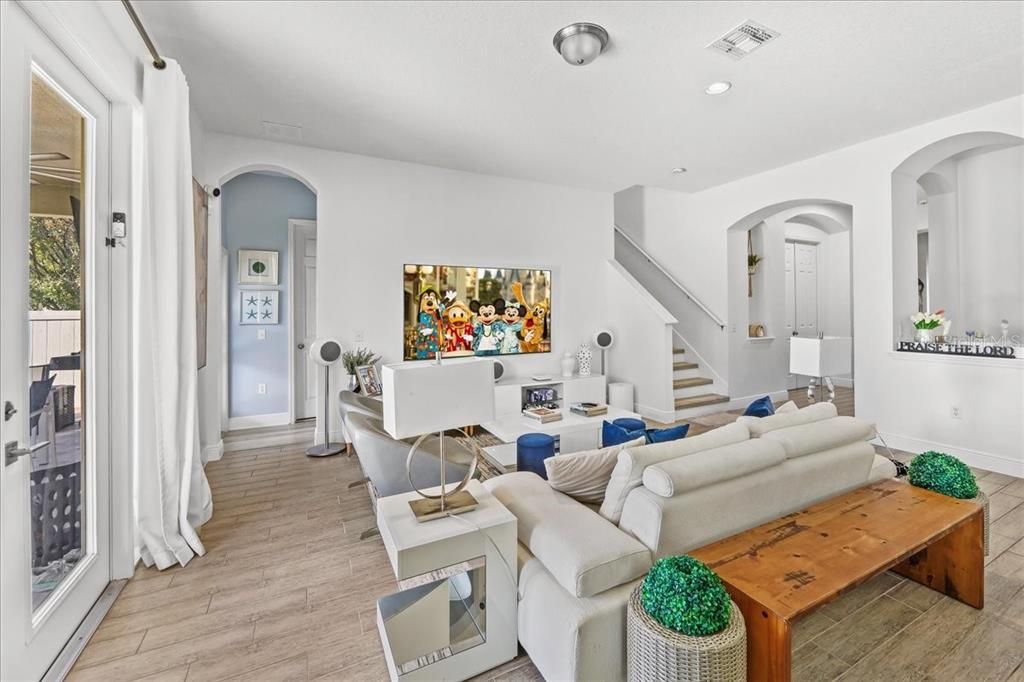 出租: $5,350 (4 贝兹, 3 浴室, 3050 平方英尺)