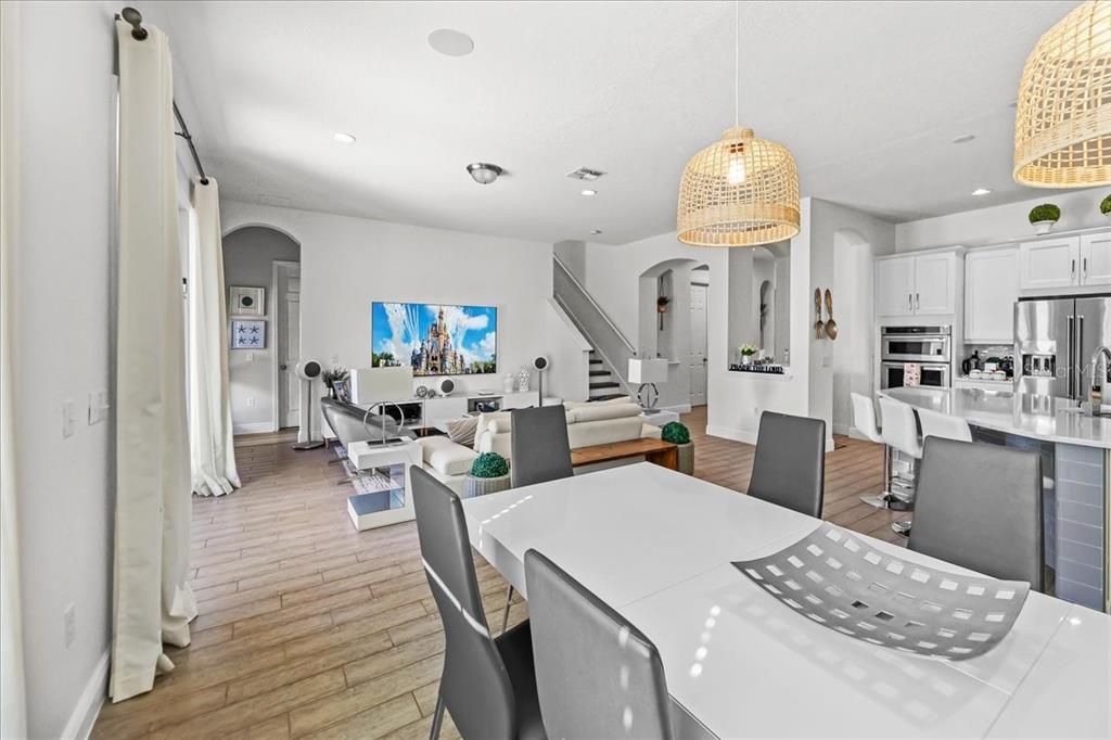 出租: $5,350 (4 贝兹, 3 浴室, 3050 平方英尺)