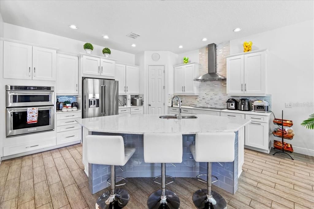 出租: $5,350 (4 贝兹, 3 浴室, 3050 平方英尺)