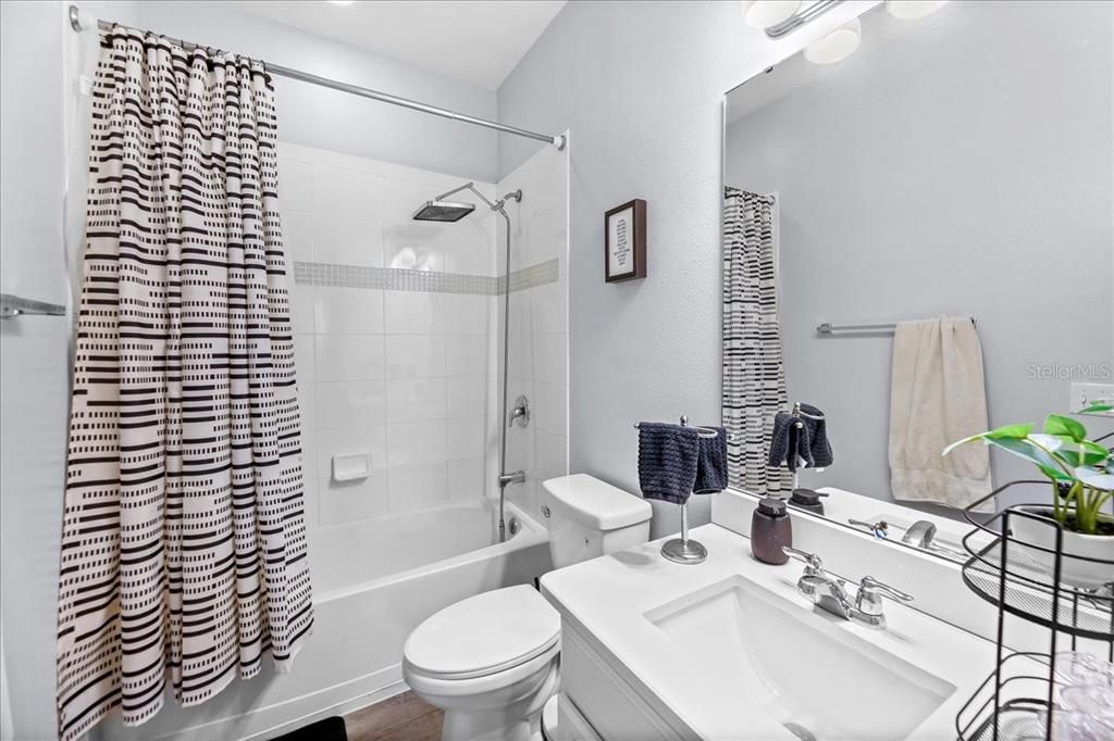 出租: $5,350 (4 贝兹, 3 浴室, 3050 平方英尺)