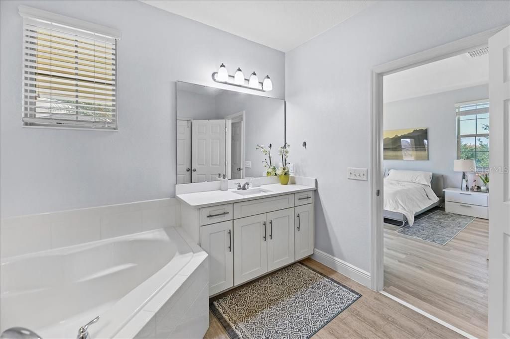 出租: $5,350 (4 贝兹, 3 浴室, 3050 平方英尺)