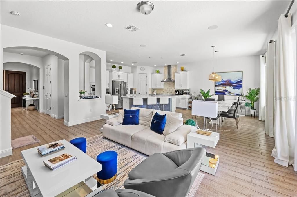 出租: $5,350 (4 贝兹, 3 浴室, 3050 平方英尺)