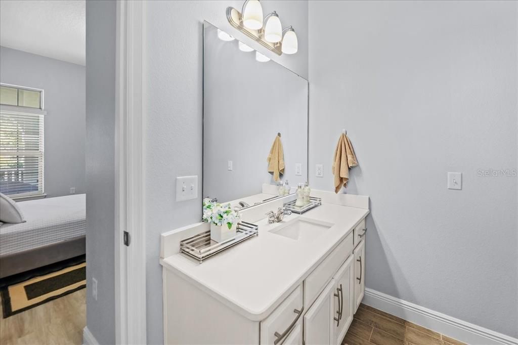 出租: $5,350 (4 贝兹, 3 浴室, 3050 平方英尺)