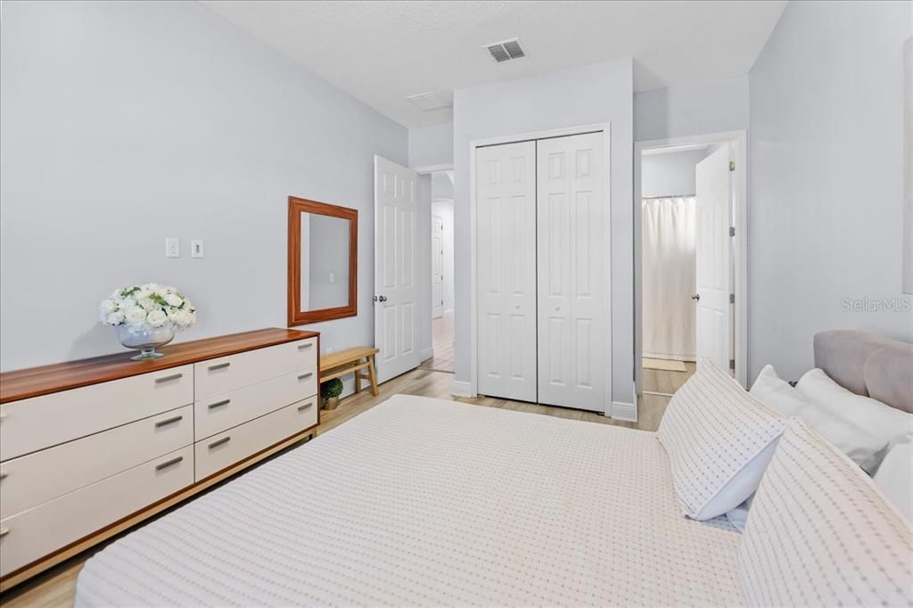 出租: $5,350 (4 贝兹, 3 浴室, 3050 平方英尺)