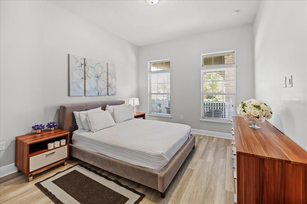 出租: $5,350 (4 贝兹, 3 浴室, 3050 平方英尺)