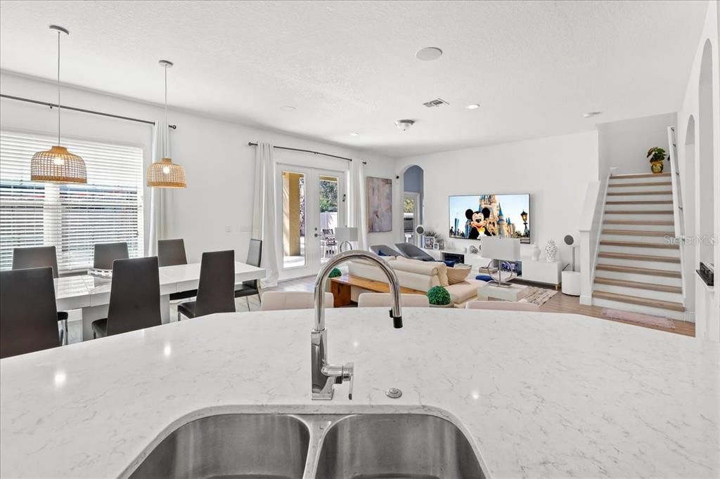 出租: $5,350 (4 贝兹, 3 浴室, 3050 平方英尺)