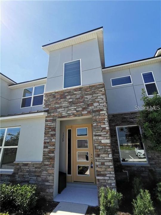 出租: $2,600 (4 贝兹, 4 浴室, 2090 平方英尺)