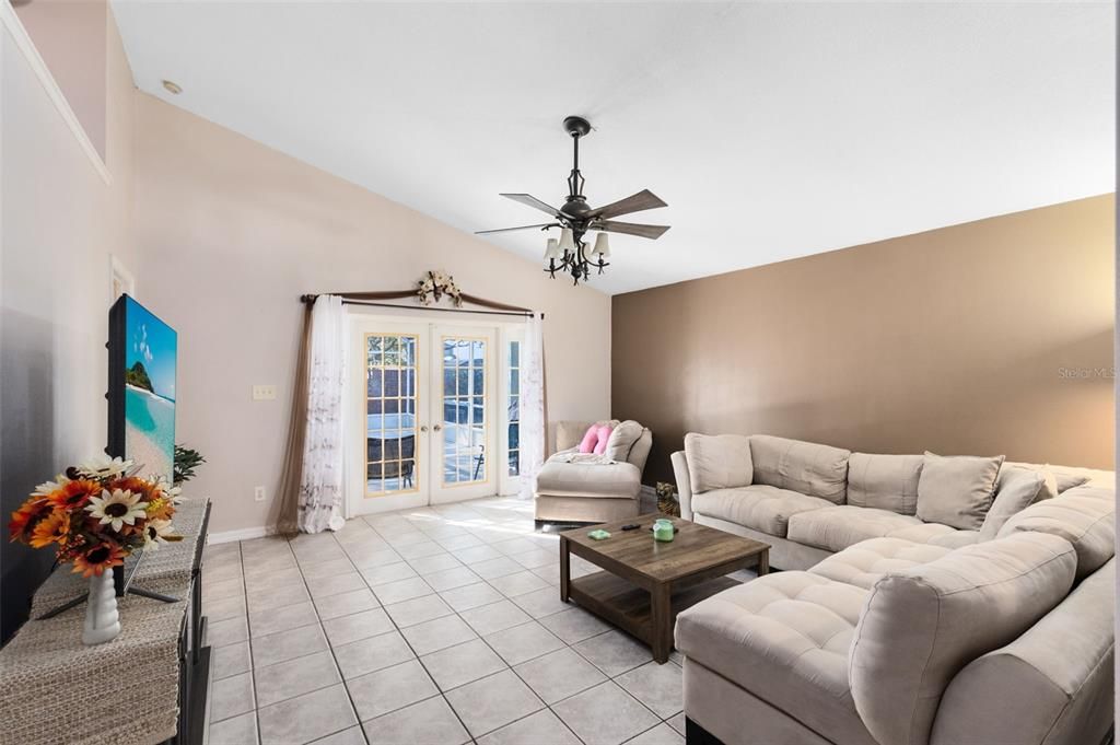 For Sale: $359,900 (3 beds, 2 baths, 1272 Square Feet)
