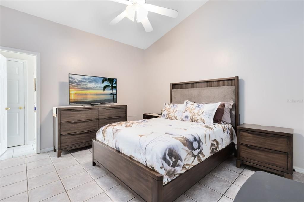 For Sale: $359,900 (3 beds, 2 baths, 1272 Square Feet)