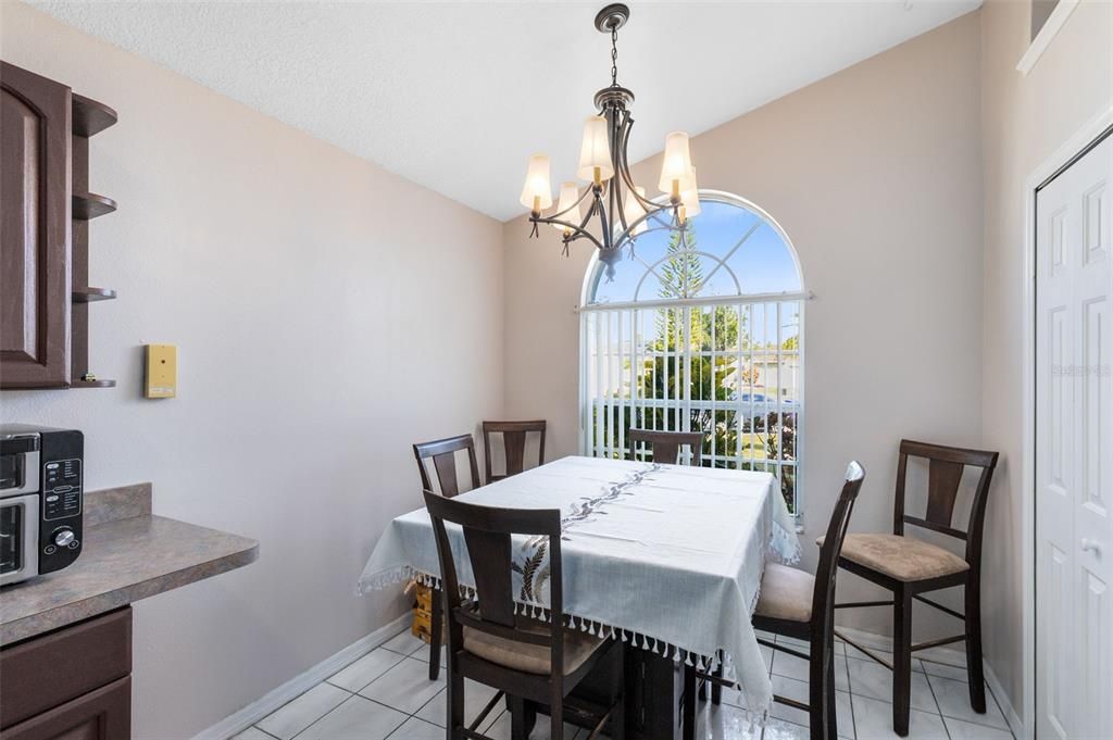 For Sale: $359,900 (3 beds, 2 baths, 1272 Square Feet)