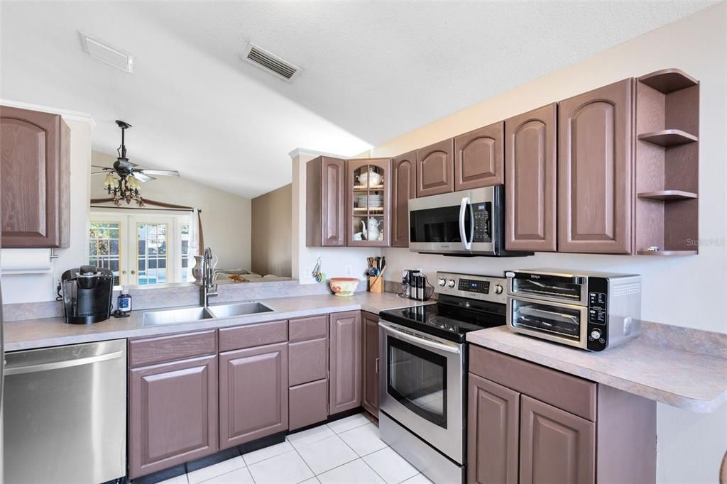 For Sale: $359,900 (3 beds, 2 baths, 1272 Square Feet)