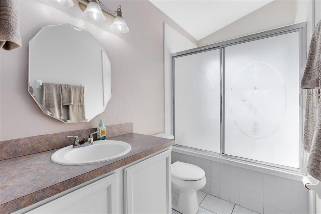 For Sale: $359,900 (3 beds, 2 baths, 1272 Square Feet)