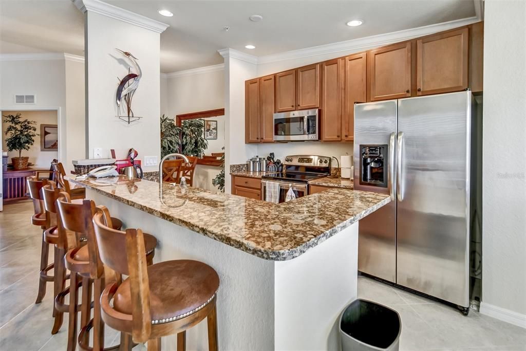 На продажу: $357,900 (2 спален, 2 ванн, 1561 Квадратных фут)