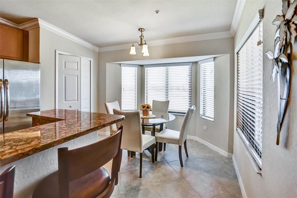 На продажу: $357,900 (2 спален, 2 ванн, 1561 Квадратных фут)