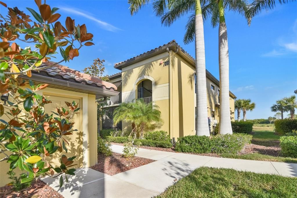 На продажу: $357,900 (2 спален, 2 ванн, 1561 Квадратных фут)