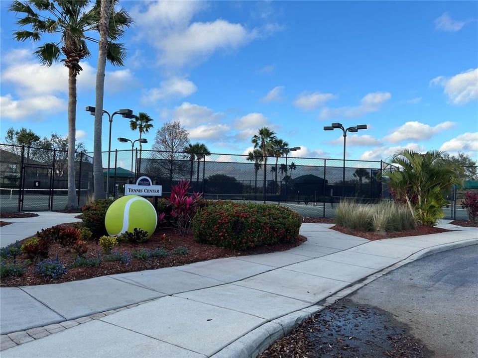 На продажу: $357,900 (2 спален, 2 ванн, 1561 Квадратных фут)