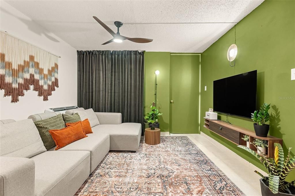 В аренду: $1,800 (3 спален, 1 ванн, 950 Квадратных фут)