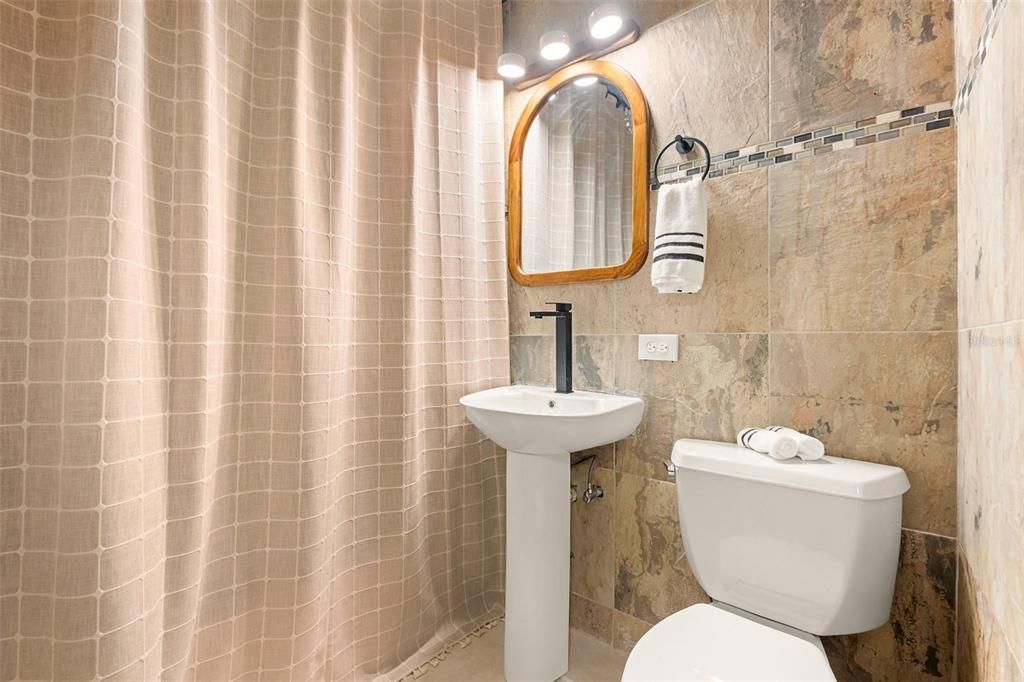 В аренду: $1,800 (3 спален, 1 ванн, 950 Квадратных фут)