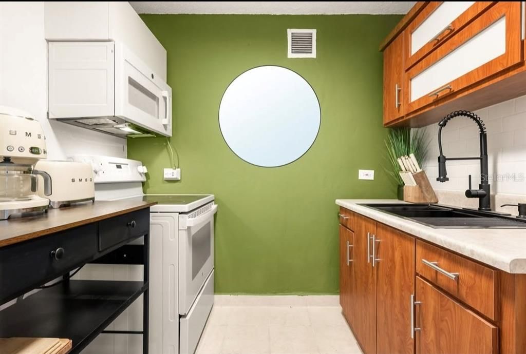 В аренду: $1,800 (3 спален, 1 ванн, 950 Квадратных фут)