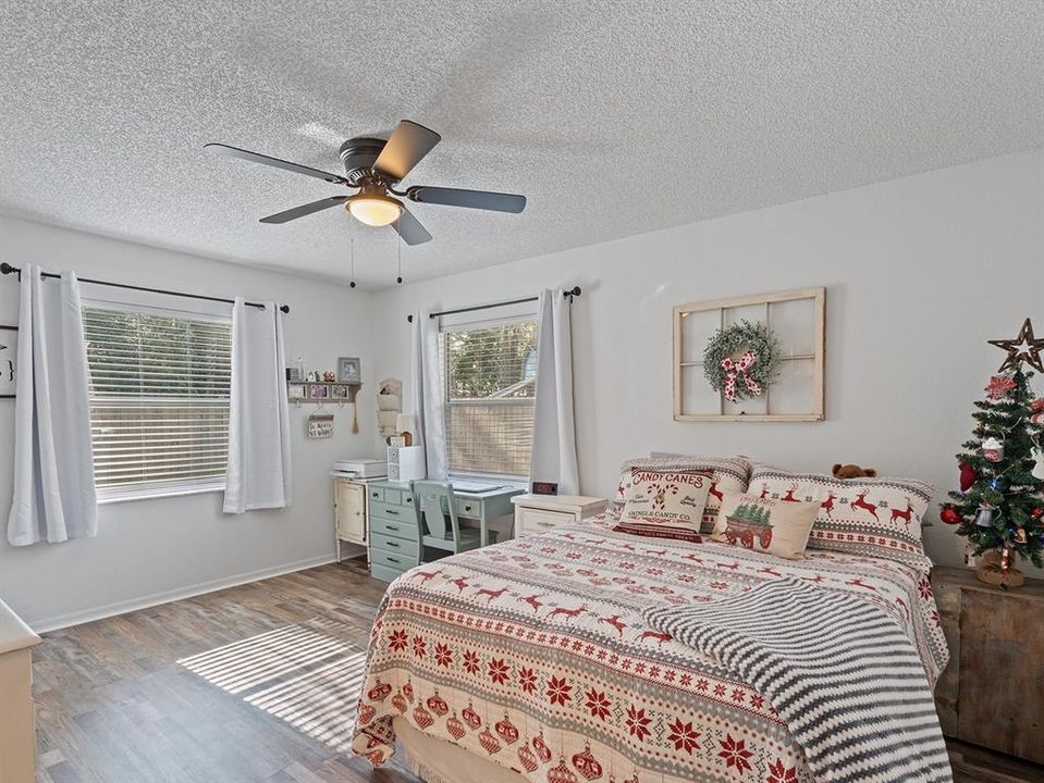 For Sale: $339,000 (3 beds, 2 baths, 1349 Square Feet)