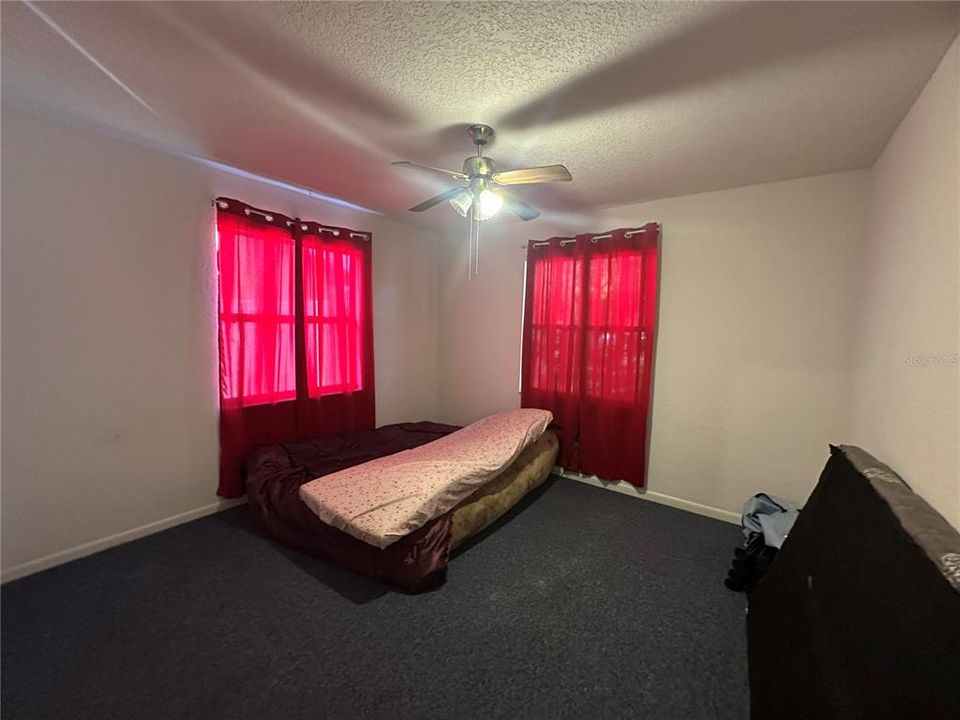 待售: $320,000 (4 贝兹, 2 浴室, 1719 平方英尺)