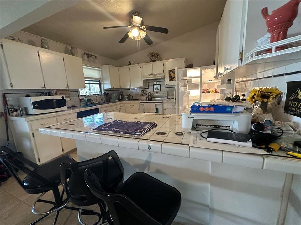 待售: $320,000 (4 贝兹, 2 浴室, 1719 平方英尺)