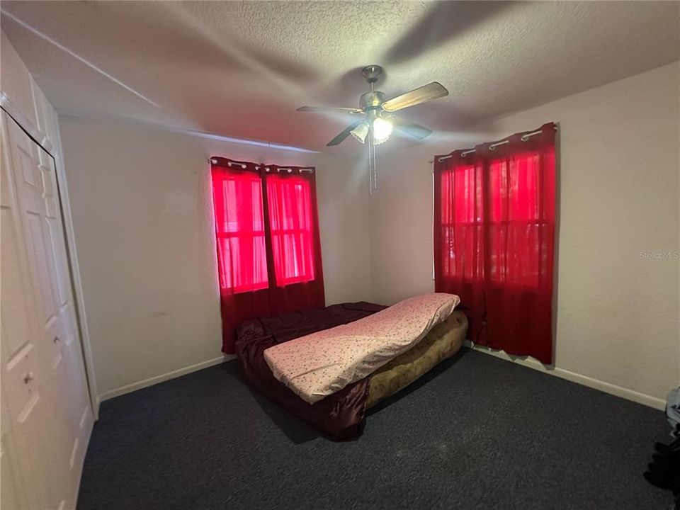 待售: $320,000 (4 贝兹, 2 浴室, 1719 平方英尺)