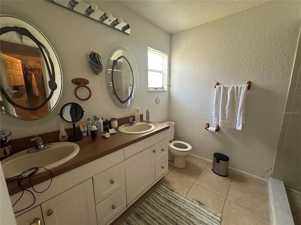 待售: $320,000 (4 贝兹, 2 浴室, 1719 平方英尺)