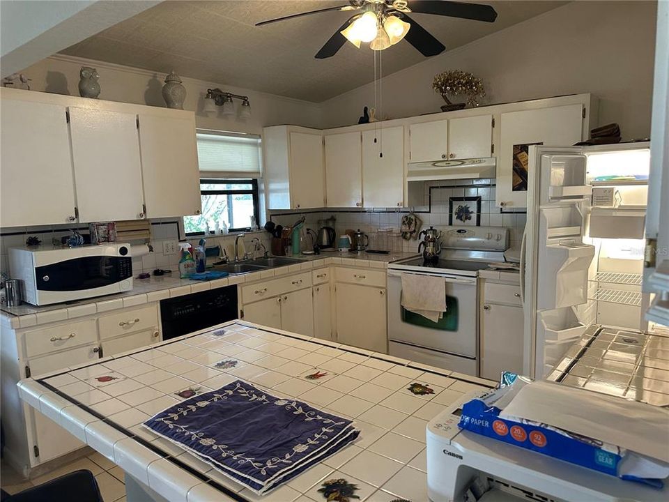 待售: $320,000 (4 贝兹, 2 浴室, 1719 平方英尺)