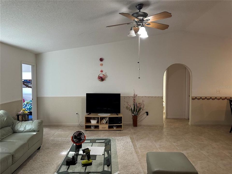 待售: $320,000 (4 贝兹, 2 浴室, 1719 平方英尺)