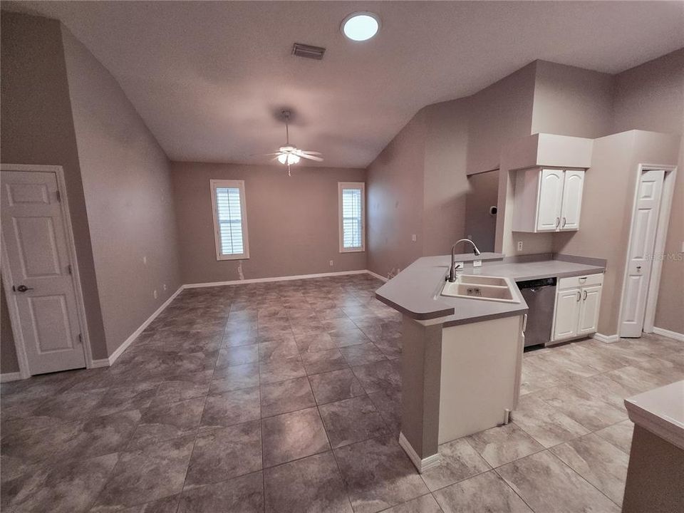 待售: $434,900 (4 贝兹, 3 浴室, 2154 平方英尺)